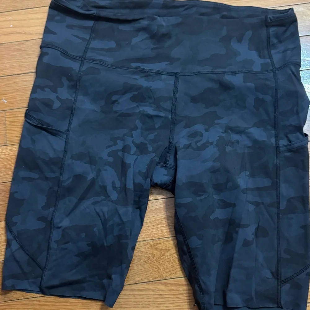 lululemon athletica Camo Shorts - Picture 2 of 3